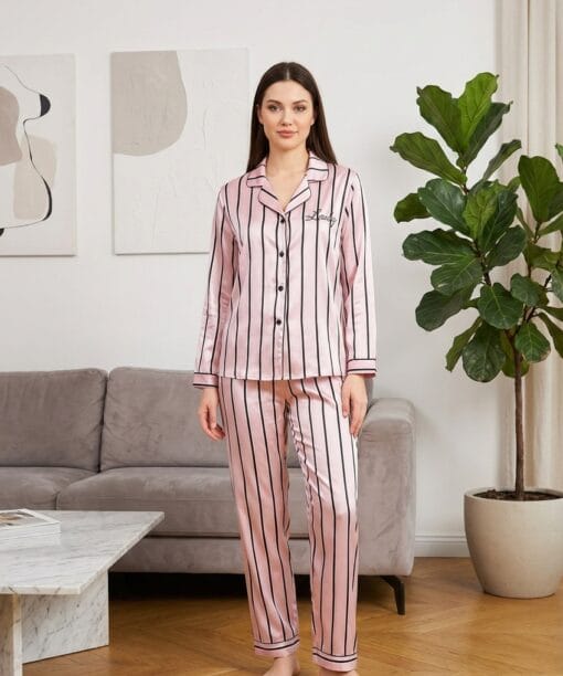 Şık Pembe Çizgili Saten Pijama Şort Takımı