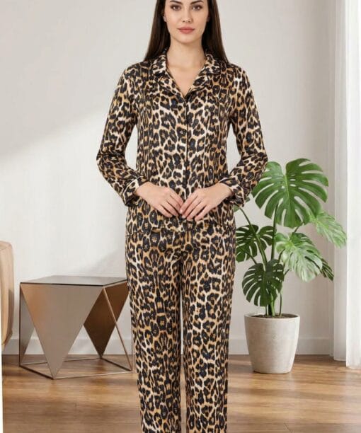 Leopar Desenli Saten Şortlu Pijama Takımı