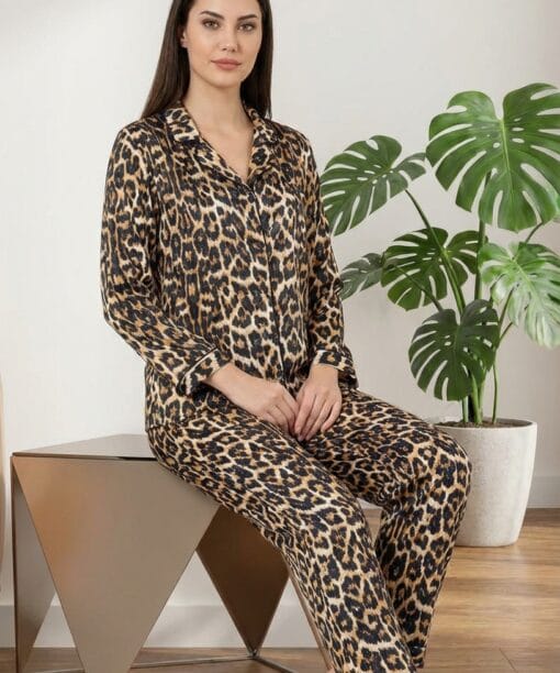 Leopar Desenli Saten Şortlu Pijama Takımı - 2